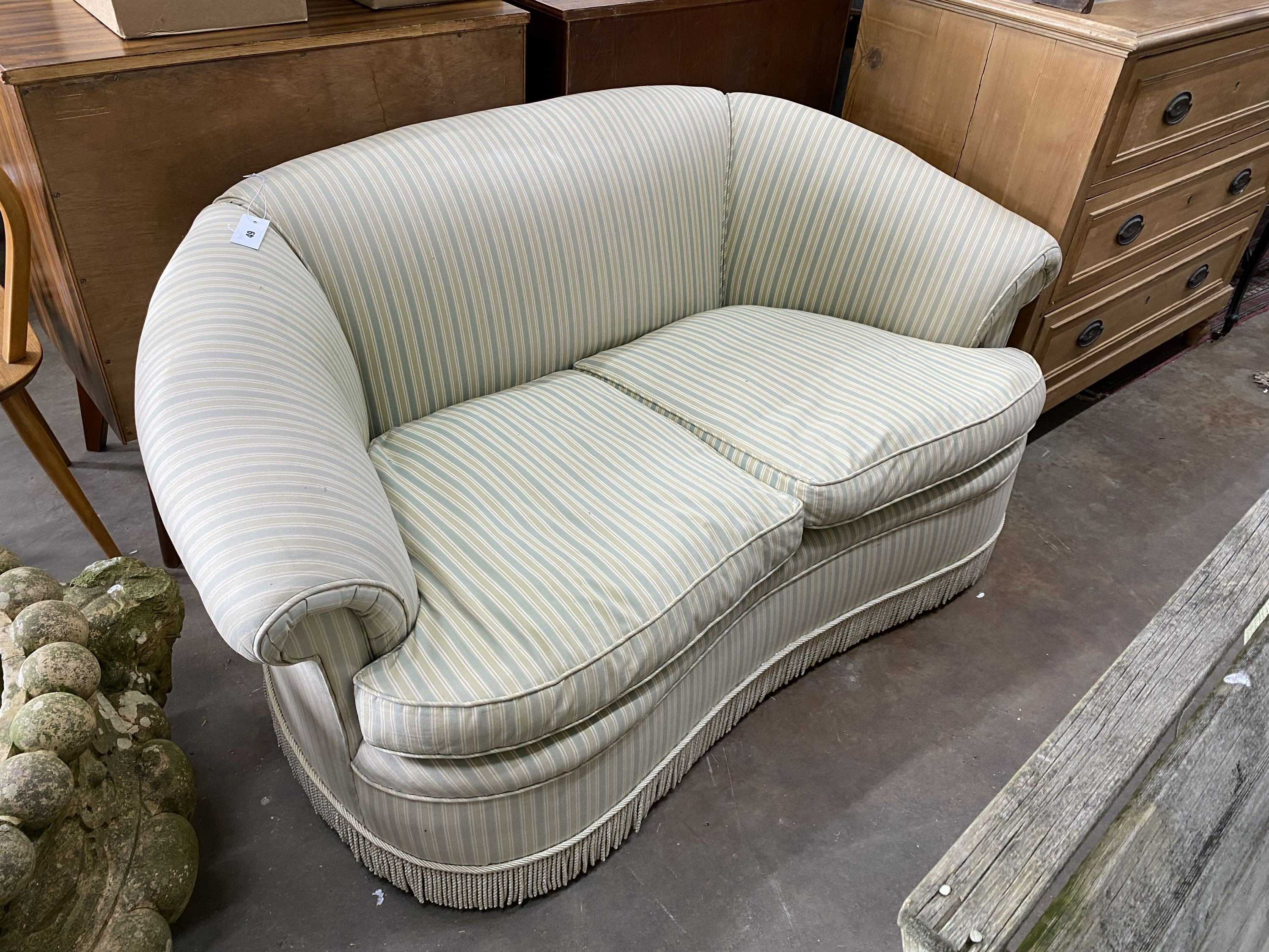 A kidney shaped Edwardian settee, length 150cm, width 82cm, height 70cm